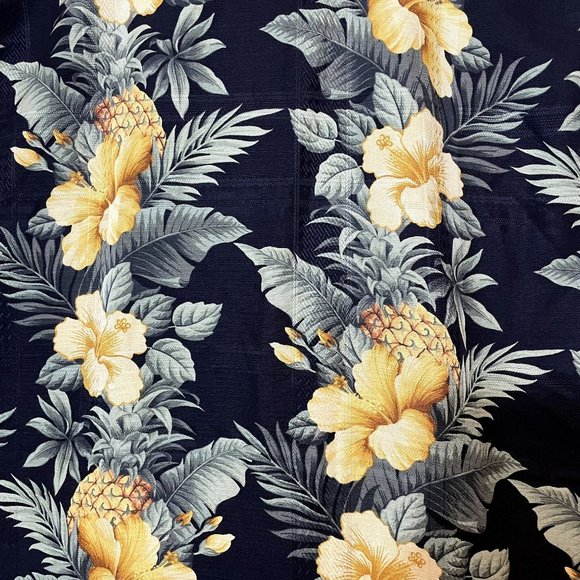 Tommy Bahama Black and Yellow Floral 100% Silk Men's Short Sleeve Hawaiian Shirt - Picture 8 of 8
